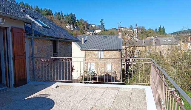 Appartement , Dans une Ancienne Maison de Village Rénovée, Avec une Terrasse