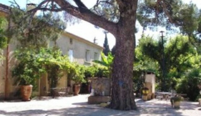 Appartement de caractère dans un mas provençal