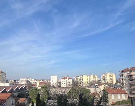 Appartement de charme - Parking privé gratuit - Métro proche - Cours Emile Zola