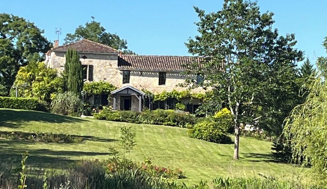 Appartement de Charme Dans une Propriété Campagnarde et une Région Touristique