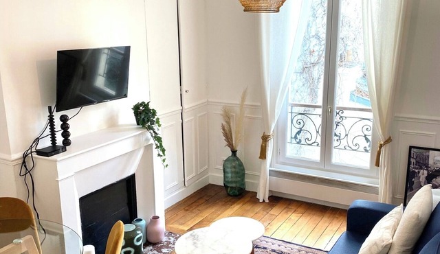 Appartement de Charme Typique Parisien Dans le 5e Arrondissement