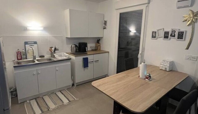 Appartement de Deux Chambres Idéalement Placé