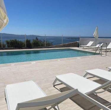 Appartement de luxe type 4 Eden Suite Sanguinaires vue mer avec piscine chauffée résidence Ajaccio