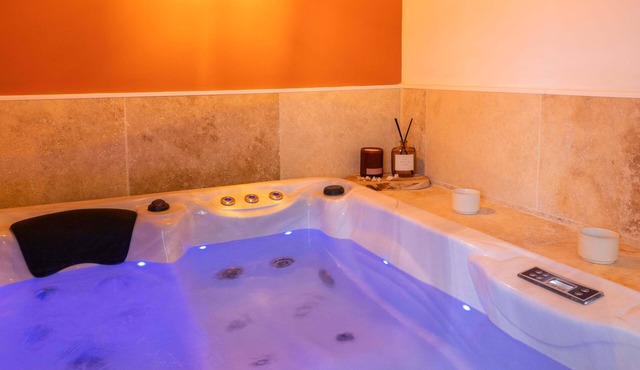 Appartement de Prestige Pour Couple- Avril/été- Spa, Sauna, Terrasse- Alès/gard