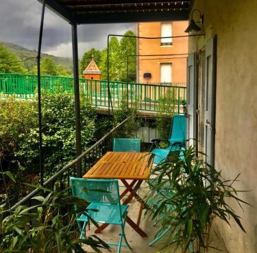 Appartement de village face à la rivière