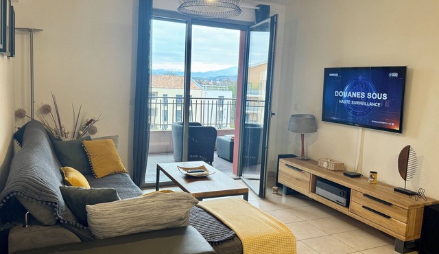 Appartement Dernier Etage Piscine Parking Prive vue sur la Sainte Victoire