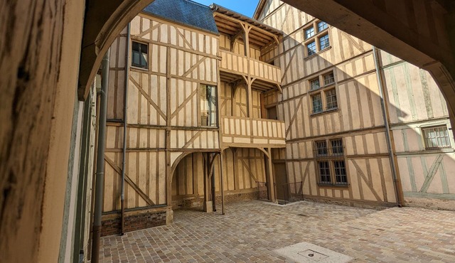 Appartement du Seizième Siècle Entièrement Rénové