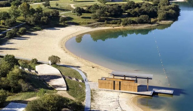 Appartement Entièrement Rénové, à 30 Minutes de la Plage !