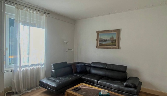 Appartement entier 92 m2, 3 chambres et 1 salon, proche centre ville, parking