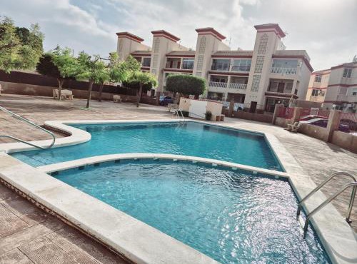 Appartement cosy avec 2 chambres et piscine commune