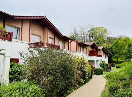 Appartement F2 avec piscine et parking à Cambo-les-Bains - FR-1-495-36