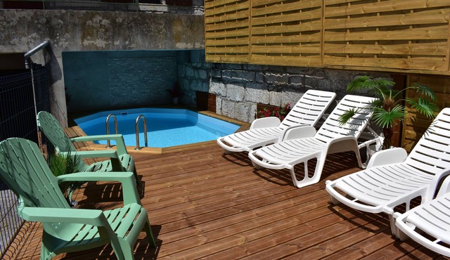 Appartement F3 Avec Piscine 10 min à Pied de la Rivière et 5 min du Centre