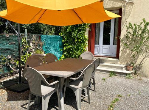 Appartement F3 de 60 m² au rez de chaussée d'une villa