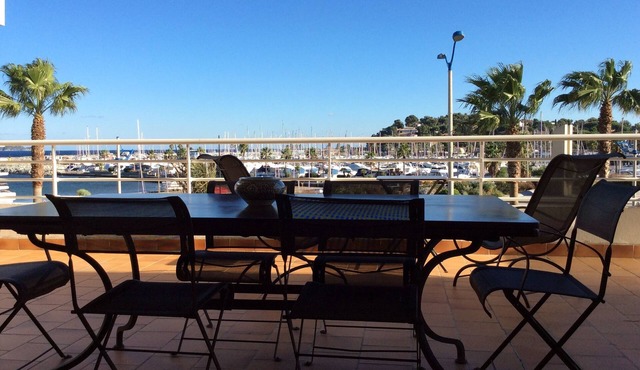 Appartement Face Au Port Et Plage, Plein Centre Ville, Grande Terrasse, Piscine