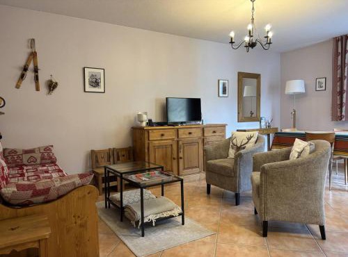 Appartement Fonctionnel avec Balcon, Garage et Wifi - Parfait pour 4 Personnes près des Pistes - FR-1-548-25