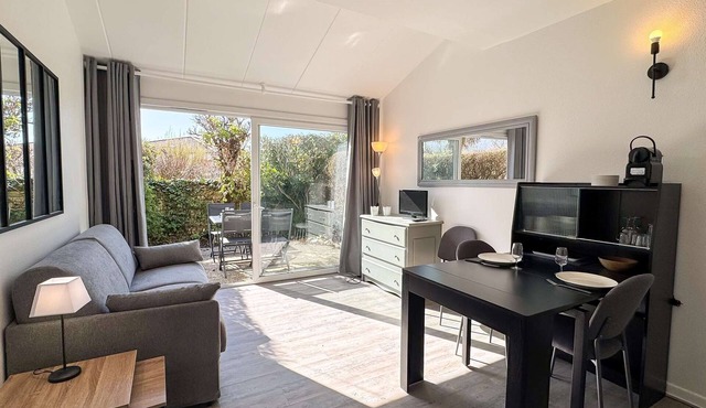 Appartement en résidence avec piscine, cour privée