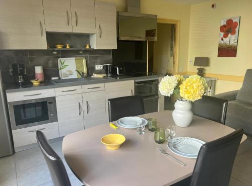 Appartement moderne à La Ferrière-aux-Étangs de 55 m² avec jacuzzi