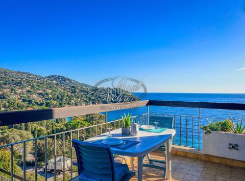 Appartement T2 classé 3 étoiles vue mer résidence avec piscine proche plage du Canadel