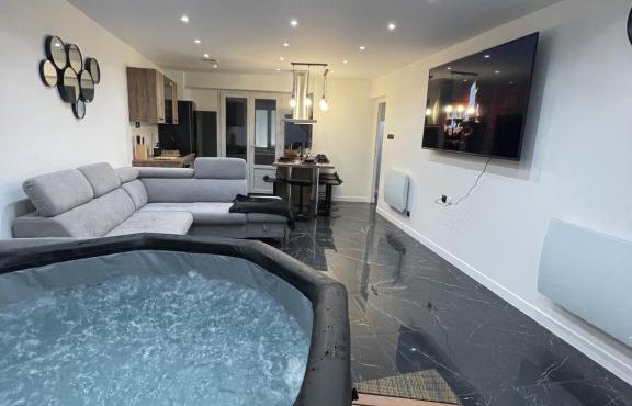 Appartement hors du commun avec son jacuzzi