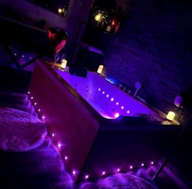Appartement love room Perpignan cosy jacuzzi parking privée