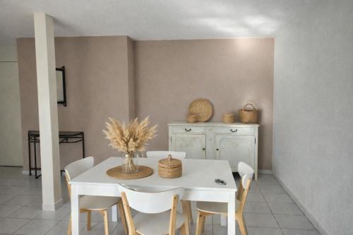 Appartement lumineux avec terrasse et parking à 5 min du centre ville