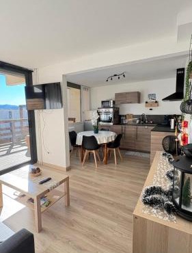Appartement lumineux, terrasse, lisière de forêt
