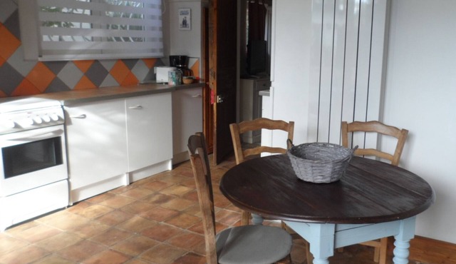 Appartement Lumineux Typique de Provence + Terrasse + Parking Dans Hameau Calme