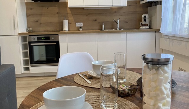 Appartement Luxueux Rénové Avec Balcon & Garage