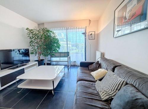 Appartement moderne avec terrasse et parking, au cœur de Granville, à deux pas de la plage ! - FR-1-361-77