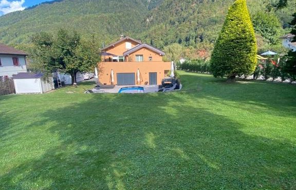 Appartement moderne avec terrasse et piscine à Châtel sur Bex