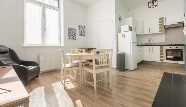 Appartement moderne, propre, WIFI, siège massant