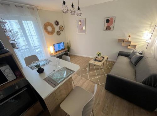 Appartement moderne Wifi Fibre et Parking privé gratuit avec balcon et ascenseur