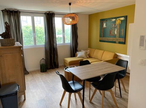 Appartement moutarde Place Turenne