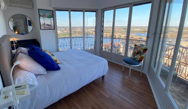 Appartement panoramique au centre de Moulins avec terrasse, 2 chambres, et équipements modernes - FR-1-489-412