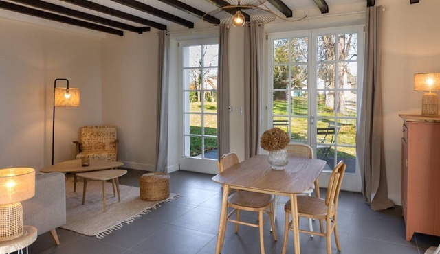 Appartement Pour 4 Personnes Dans Domaine Avec Piscine, Boulodrome et Parc!