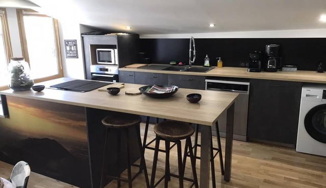 Appartement Rénové Lumineux au Cœur des Remparts