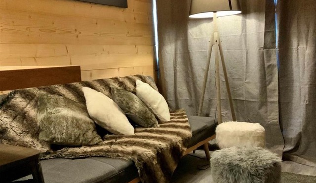 Appartement Rénové à Val Thorens - 4 Pers, 1 Ch + Cabine, Wifi, Skis aux Pieds, Balcon - FR-1-637-44