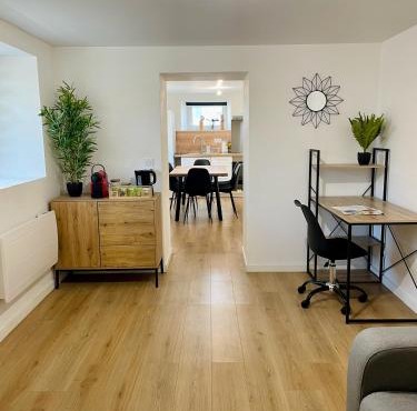 Appartement rénové avec parking facile