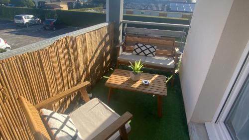 Appartement rénové avec balcon et parking proche Saint-Émilion