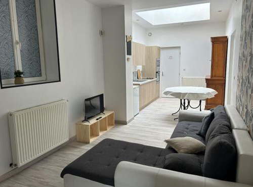 Appartement rénové, RDC, proche commodités