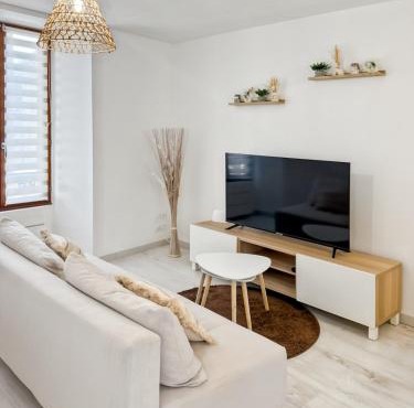 Appartement rénové, lumineux au centre de Vic