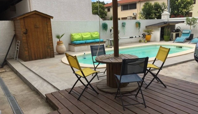 Appartement Rez de Jardin Piscine Chauffée, Barbecue, Plancha