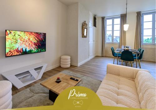 Appartement Saint-Cyr - Les Suites du Palais, parking privé, vue cathédrale, 3 chambres, by PRIMO C0NCIERGERIE