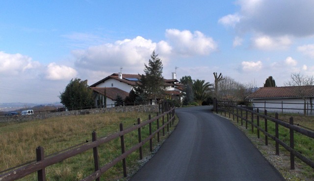 Appartement Situé au rez de Chaussée D'une Maison