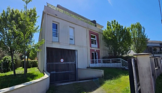 Appartement Solaire Duplex Avec Terrasse en Bois