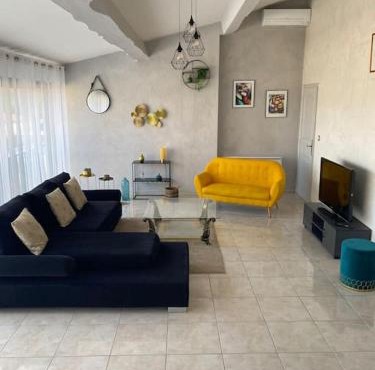 Appartement spacieux, climatisé, parking privé, wifi et vue imprenable