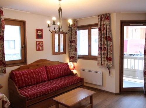 Appartement spacieux à Lanslevillard avec balcon et parking - FR-1-508-51