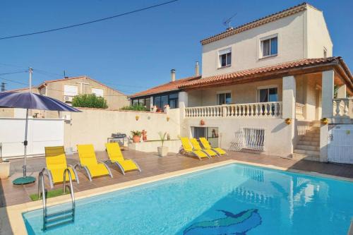 Appartement spacieux à Port-de-Bouc avec piscine et vue mer