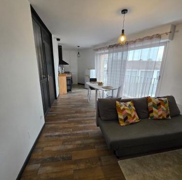 'Appartement spacieux, ultra central-Gare et centre 1 mn a pied'