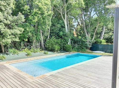 Appartement Standing avec Terrasse, Piscine et Accès Plage, 2 Chambres, Climatisé, Parking, PMR - FR-1-770-28